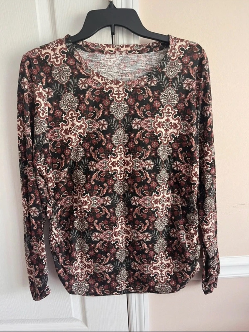 Wonderly Maternity XL Floral Medallion Print Long Sleeve Top